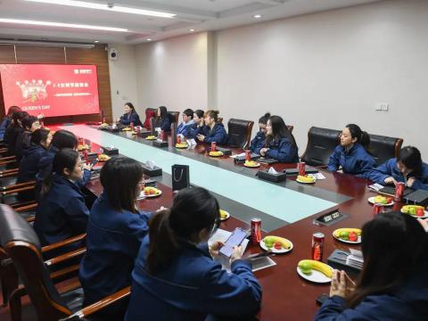 女神节欢乐 | 愿你熠熠青春，开放光线